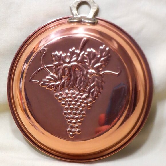 "COPPER" Wall Hanging "GRAPE'  Design ~~~ Neat, Uncluttered - Picture 1 of 1